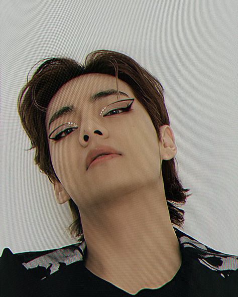 ً on Twitter: "taehyungs eye look… " Taehyung Eyes, Bts Makeup, Monochrome Makeup Look, Eye Close Up, V Bts Wallpaper, Male Makeup, Celebrity Look Alike, Celebrity Style Red Carpet, Body Picture