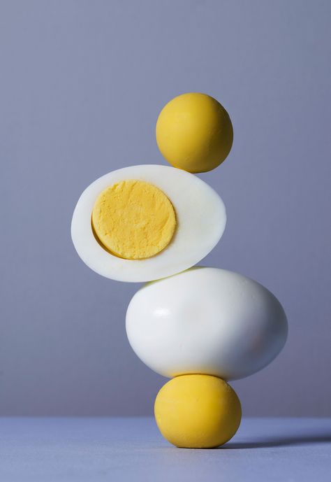 Balanced Gourds and Stacked Loaves Compose Bountiful Still Lifes by ChangKi Chung | Colossal 심플한 그림, Food Art Photography, Balance Art, Object Photography, Colossal Art, Still Life Photos, Still Photography, Visual Culture, Egg Art