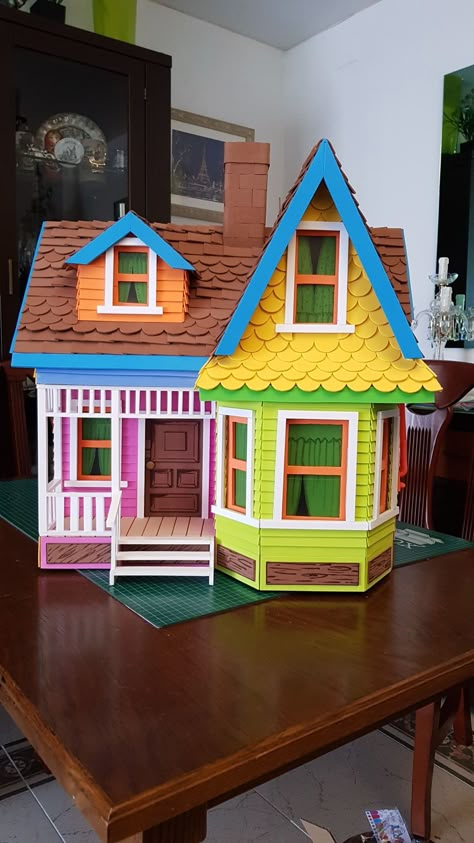 Up House Cardboard, Diy Up House Cardboard, House From Up, Diy Up House, Casa Up, Up House Pixar, Popsicle Stick Houses, Up Pixar, Deco Disney