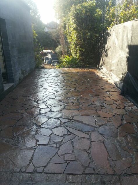 Piedra laja Stepping Stone Molds, Stamped Concrete Patio, Concrete Garden, Chinese Garden, Stamped Concrete, Mountain Homes, Concrete Patio, Mountain Cabin, Roof Garden