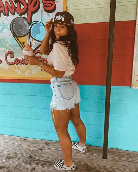 Southern Fits, Summer Rodeo Outfits, Western Outfits Women Summer, Simple Western Outfits, Summer Western Outfits, Western Summer Outfits, Rodeo Fits, Country Summer Outfits, White Outfits For Women