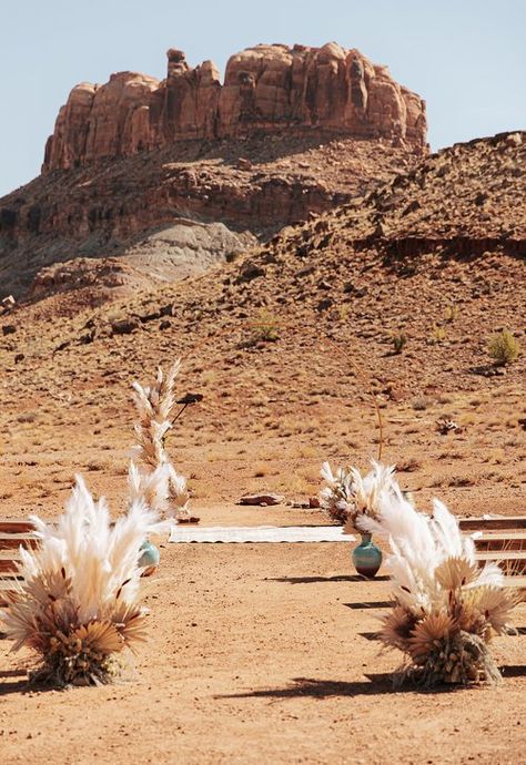 Inspo Poses, Wedding Venues Utah, Red Earth, Wedding Altars, Moab Utah, Desert Wedding, Utah Wedding, Utah Weddings, In The Desert