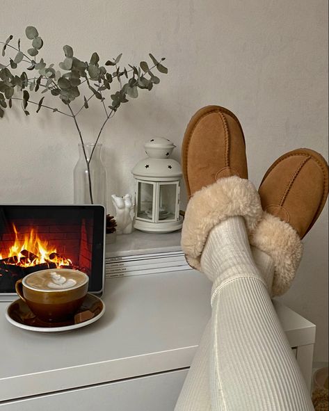 Pajama Slippers, Cozy Outfit Winter, Aesthetic Uggs, House Outfit, Outdoor Slide, Slippers Fluffy, Foam Slippers, Cozy Slippers, Christmas Vibe