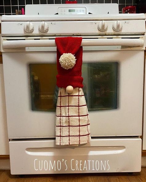 Gnome Towel Holder, Gnome Towel Topper, Knit Gnome, Snowman Poop, Oven Towels, Gnomes Diy, Christmas Crafts To Make, Towel Crafts, Diy Gnomes