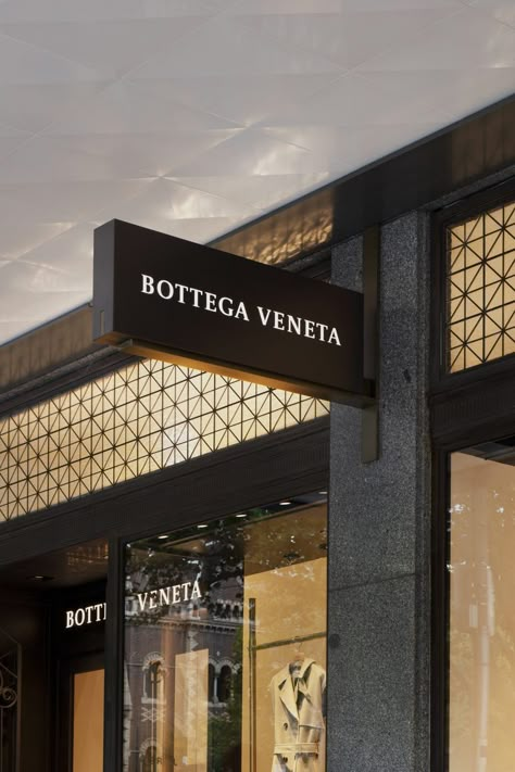 Hotel Wayfinding, Shop Board Design, Entrance Signage, Signage Board, Shop Exterior, Image Wall, Store Branding, Shop Facade, Fendi Casa