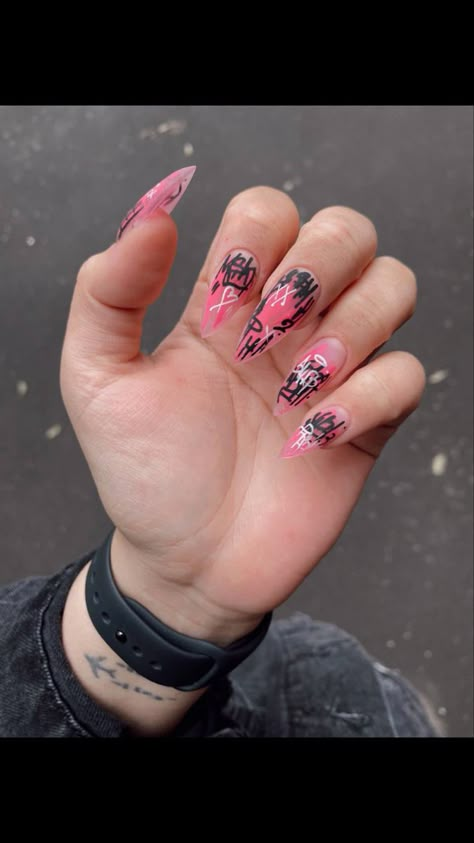 Long Oval Nails, Graffiti Nails, Bee Nails, Pretty Gel Nails, Cute Gel Nails, Oval Nails, Fire Nails, Cute Nail Designs, Valentines Nails