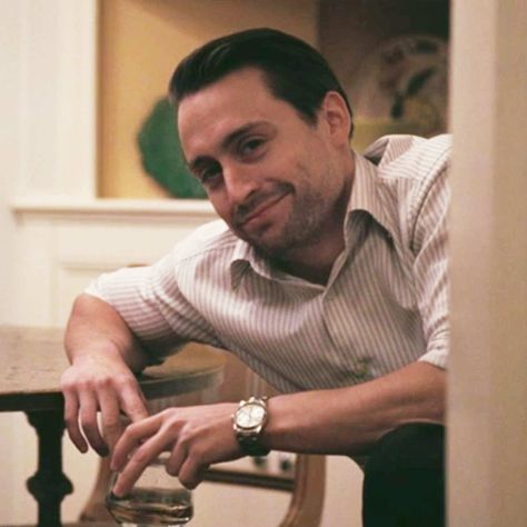 Succession: Roman Roy Doesn’t Know How Chairs Work Roman Roy Succession, Succession Roman, Unknown Caller, Roman Roy, Kieran Culkin