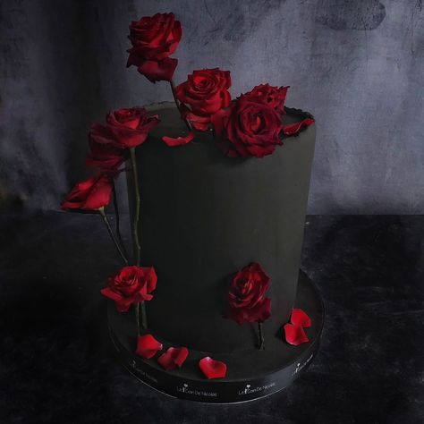 Red on black... #blackroses #blackcake #teenagers #teenagercake Black Cake Ideas, Red And Black Cake, Black Cake, Red Cake, Pretty Birthday Cakes, Black Rose, Red Rose, Cake Designs, Red And Black