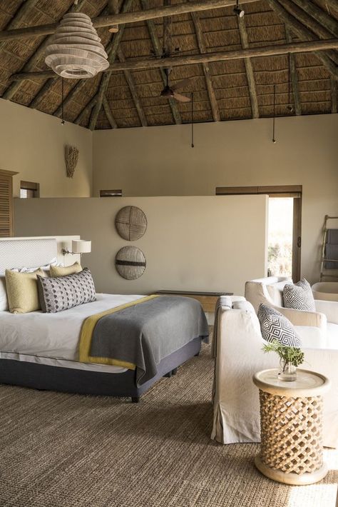 Game Lodge Decor, Lodge Bedroom Ideas, Safari Lodge Interior, Africa Safari Lodge, Thatch House, African Safari Lodge, Lodges Design, African Lodge, Lodge Bedroom