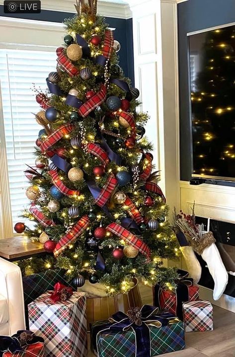 Red Green Blue Plaid Christmas, Blue Green Red Christmas Tree, Red Blue Green Gold Christmas Tree Ideas, Tartan Christmas Decorations, Champagne Christmas Tree, Tartan Christmas Tree, Diy Christmas Village Displays, Make Christmas Tree, Nutcracker Christmas Tree