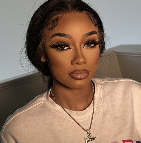 Eyeliner Makeup Looks, Makeup Blackgirl, Brown Makeup Looks, Dramatic Eyeliner, Maquillage Yeux Cut Crease, Birthday Makeup Looks, Natural Prom Makeup, Natural Eyeliner, Natural Glam Makeup