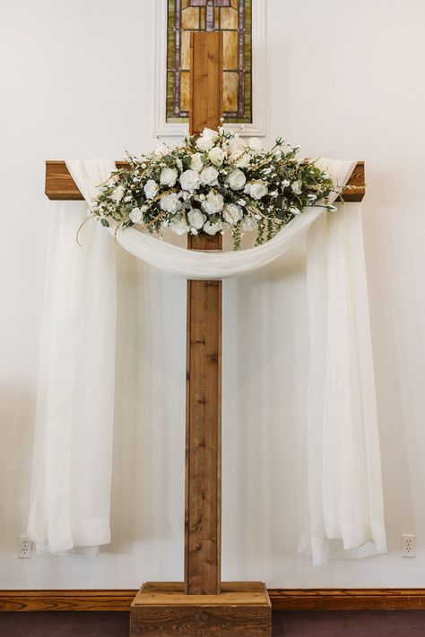 Chapel Wedding Decorations Altars, Outside Chapel Wedding Decorations, Alter Cross For Wedding, Wedding Chapel Flowers, Wedding Altar Cross, Church Wedding Arch Ideas, Cross Arbor Wedding, Cross Alters For Weddings, Small Church Wedding Ideas