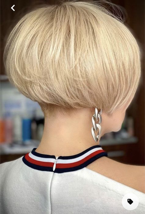 Bob With Undercut, Short Wedge Hairstyles, Kort Bob, Tan Skin Blonde Hair, Wedge Hairstyles, Wedding Readings, Layered Bob Haircuts, Bob Hairstyles With Bangs, Bob Haircut With Bangs