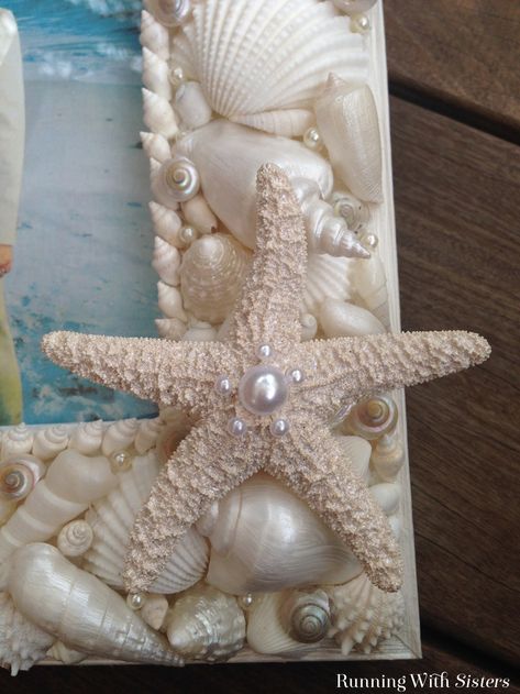 Sea Shell Picture Frame, Shell Picture Frame, Seashell Picture Frames, Sea Stuff, Seashell Frame, Jeweled Picture Frame, Sea Shells Diy, Beach Craft, Jeweled Picture