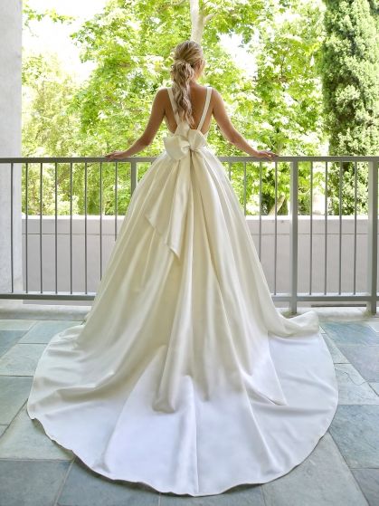 Satin Wedding Dress Ballgown, Mikado Wedding Dress, Ballgown Wedding Dress, Ballgown Wedding, Bow Wedding Dress, Lace Wedding Dress Vintage, Affordable Wedding Dresses, Stunning Wedding Dresses, Wedding Dress Inspiration