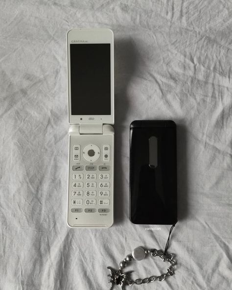 Kyocera Gratina KYF31 in Black and White 🤍🖤 #kyf31 #kyocera #gratina #flipphone #japaneseflipphone #japanesephones #keitai #garakei #nostalgia #2000s #tech #y2k Old Flip Phone Aesthetic, 2000s Tech, Flip Phone Aesthetic, Future Phone, Vintage Gadgets, Nostalgia 2000s, Flip Phone, Flip Phones, Night Driving