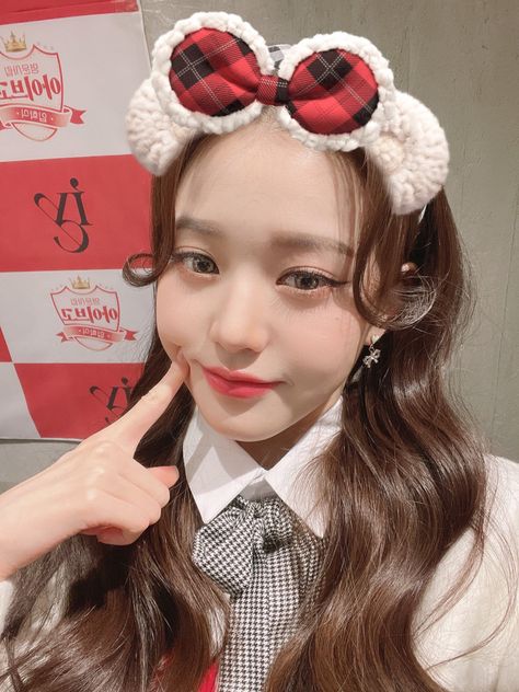 ive | jang wonyoung selca Album Songs, Twitter Update, Cute Poses, Starship Entertainment, Iz One, Korean Singer, Role Models, South Korean Girls, Seoul