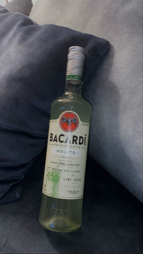 #bacardi #alcohol #night #feed #instagram #food #drink #cocktail Bacardi Snap, Alcohol Snap, Bacardi Drinks, Insta Status, Daaru Party Pic, Party Pic, Pretty Alcoholic Drinks, Bottle Cake, Vodka Brands