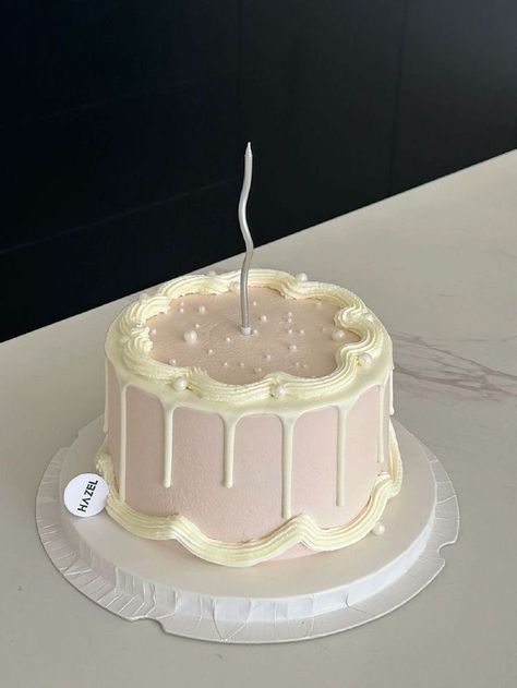 Cake Ulang Tahun Aesthetic, Cake Designs Korean, Cake Inspo Simple, Cake Birthday Korea Simple, Cake Aesthetic Korean, Korean Birthday Cake Aesthetic, Korean Cake Birthday, Birthday Cake Korean, Korean Birthday Cake