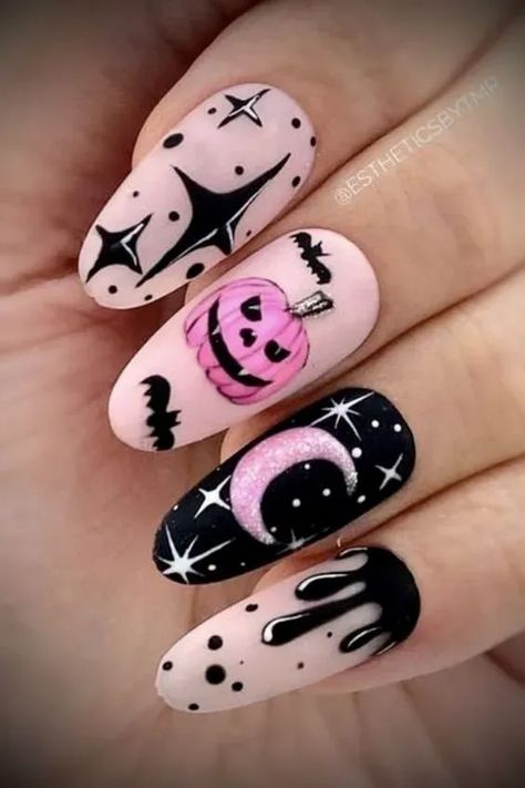 Fun Halloween Nails, Black Halloween Nails, Halloween Nails Diy, Nail Art Halloween, Holloween Nails, Halloween Press On Nails, Halloween Acrylic Nails, Cute Halloween Nails, Pumpkin Nails