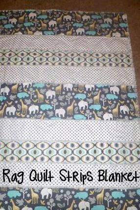 Rag Quilt Ragtime Quilts, Diy Rag Quilt, Strip Rag Quilts, Rag Quilting, Blanket Sewing, Fried Cornbread, Homemade Baby Gifts, Homemade Blankets, Rag Quilt Tutorial