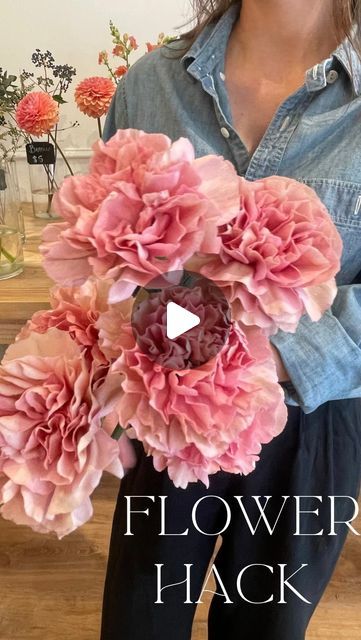 The Petal by Tajalli Missaghi on Instagram: "Let’s fluff some carnations so they look a million times better and you too can be a carnation lover!" Carnation Flower Centerpieces, Carnations Arrangements, Carnation Flower Arrangements, Carnation Wedding Centerpieces, Carnation Arrangements, Carnation Centerpieces, Carnation Wedding, Carnation Bouquet, Floral Boutique