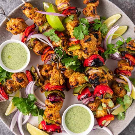 Chicken With Peppers And Onions, Chicken Tikka Kebab, Chicken With Peppers, Vegetable Kebabs, Yogurt Marinated Chicken, Grilling Kabobs, Indian Chicken Recipes, Beef Kabobs, Indian Chicken