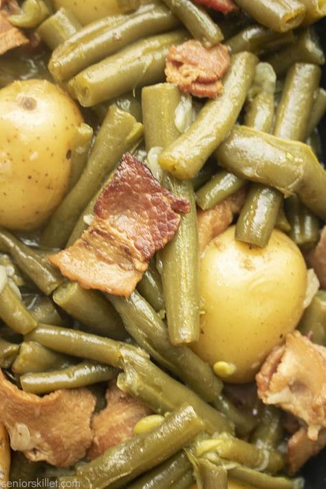 Southern Green Beans And Potatoes, Beans And Potatoes Recipe, Southern Green Bean Recipes, Green Bean Side Dish Recipes, String Bean Recipes, Ham And Green Beans, Green Beans Potatoes, Southern Green Beans, Beans Potatoes