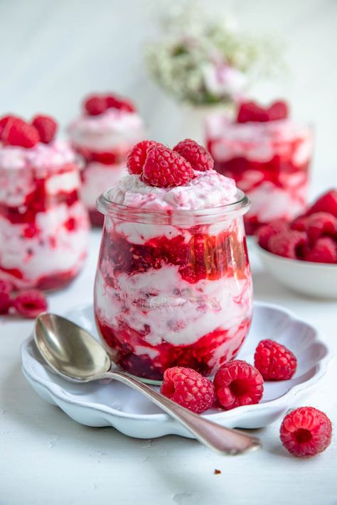 Raspberry Fool with Whipped Mascarpone - Bakes by Brown Sugar Frozen Raspberry Desserts, Raspberry Mascarpone Cake, Easy Orange Pound Cake, Raspberry Desserts Easy, Fresh Raspberry Recipes, Raspberry Pudding, Raspberry Parfait, Raspberry Fool, Catering Recipes