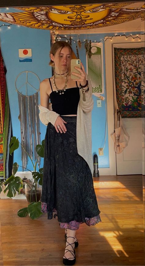 Long Skirt Witchy Outfit, Long Black Tiered Skirt Outfit, Long Mesh Skirt Outfits, Mesh Skirt Outfit Ideas, Black Tiered Skirt Outfit, Black Long Skirt Outfit, Mesh Skirt Outfit, Whimsigoth Skirt, Tiered Skirt Outfit