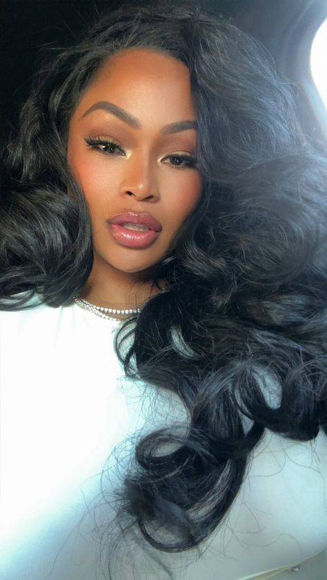 Hair Utensils, Lashontae Heckard, Tae Heckard, Brown Girls Makeup, Dyed Hair Inspiration, Black Queens, Sweet Kisses, Face Card, Hair Laid