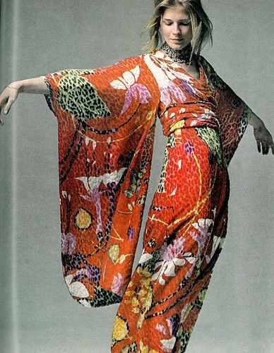 •Candice Bergen in Bill Blass,silk kimono dress •photo Bert Stern •Vogue July 1970 Vogue Vintage, Modern Kimono, Fashion 1970s, Mode Kimono, Model Magazine, Christie Brinkley, Mode Boho, 1970s Fashion, Moda Vintage