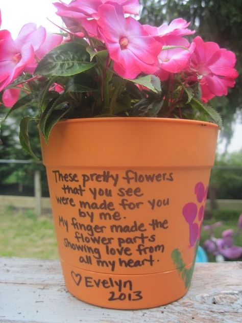 Mothers Day Craft Ideas for Grandma Mothers Day Flower Pot, Grandma Crafts, Homemade Mothers Day Gifts, Flower Pot Crafts, Diy Flower Pots, Diy Gifts For Kids, Mothers Day Crafts For Kids, Diy Mothers Day Gifts, Mothers Day Gifts