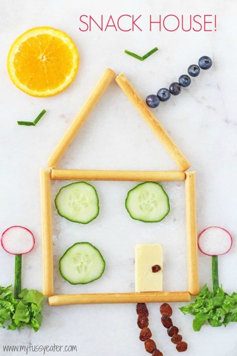 Make healthy snacks fun for kids with this super cute Snack House! A great way to get kids and toddlers excited about their food! | My Fussy Eater blog Make Healthy Snacks, Snack House, Cooking With Kids Easy, Picky Eaters Kids, Food Art For Kids, Childrens Meals, Fussy Eaters, Easy Meals For Kids, Cute Snacks