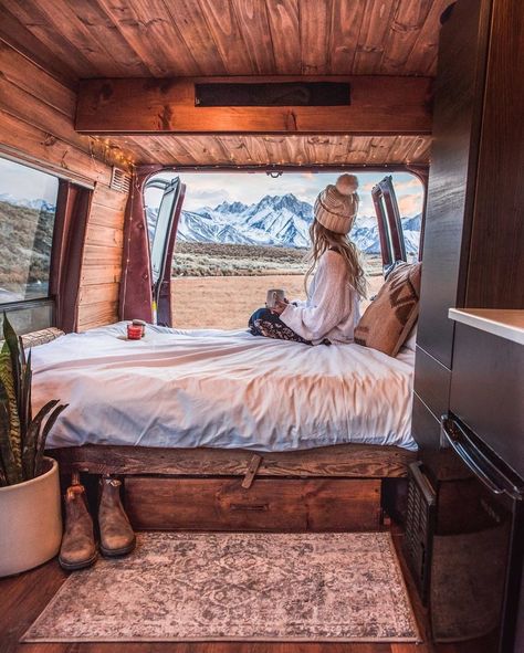 Photographer Michelle's West Coast Van Life in Carl Van Life Aesthetic, Vanlife Travel, Vans Aesthetic, Stealth Camping, Rent Rv, Campervan Life, Van Life Diy, Van Living, Cool Vans