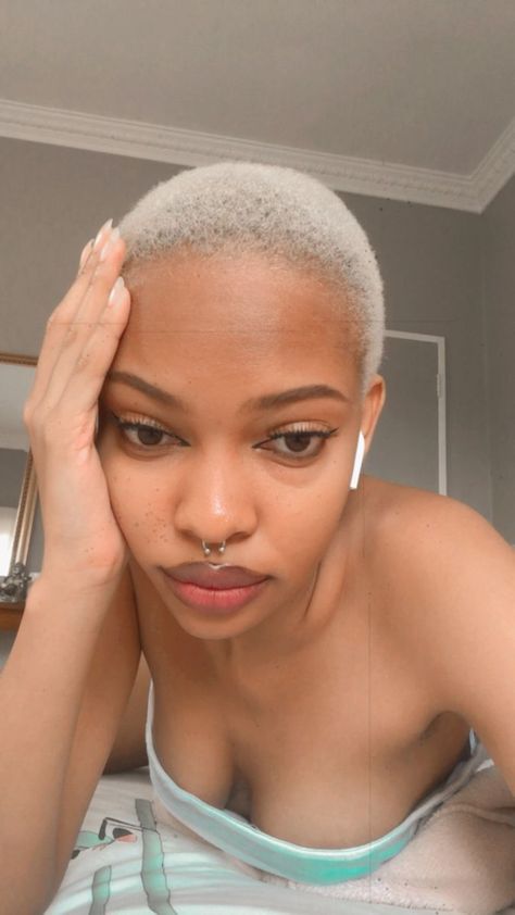 Ash Blonde Short Hair Black Women, Platinum Blonde Short Hair Black Women, Brown Short Hair Black Women, Short Hair Bleach Ideas, Bleach Short Hair, Short Platinum Blonde Hair Black Women, Dyed Short Hair Ideas, Short Blonde Hair Black Women, Bleached Short Hair