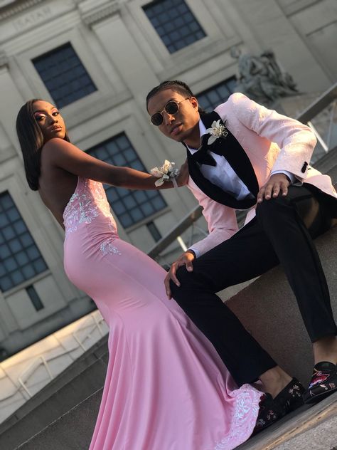 Cyn X. 💮 on Twitter: "Late but I looked GREATTTTT 🤞🏾💗 #prom2k18… " Pink Prom Suits For Men, Pink Prom Couple, Prom Couples Outfits, Pink Prom Suit, Prom Pictures Couples Black, Couple Prom, Hot Pink Prom Dress, Prom Pictures Couples, Prom Goals