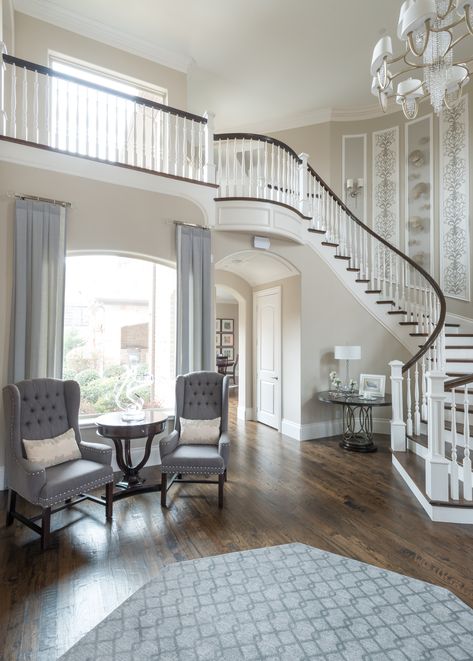 Grand Entryway Foyers, Classicism Interior, Staircase Curved, Modern Foyer Design, Modern Classic Home, Neutral Interior Design, Modern Foyer, Picture Molding, Grand Entryway