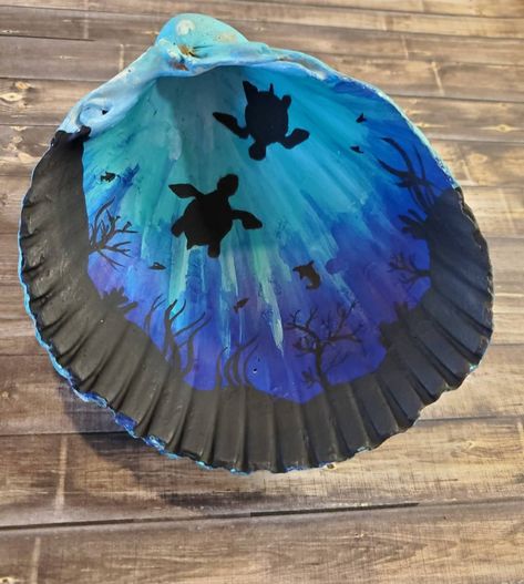 Painting Ideas On Seashells, Turtle Shell Painting, Shells Painting Ideas, Shell Turtle Craft, Painting On A Seashell, How To Paint A Seashell, Shells Painting Acrylic, Paintings On Shells, Inside Shell Painting