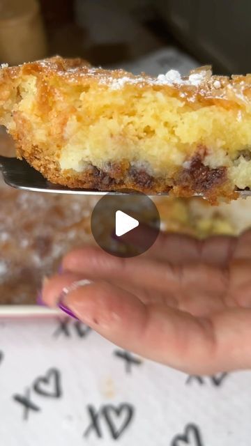 Ooey Gooey Chocolate Chip Bars, Instagram Desserts, Ooey Gooey Bars, Quick And Easy Sweet Treats, Box Cake Recipes, Ooey Gooey Butter Cake, Bar Desserts, Gooey Cake, Gooey Bars