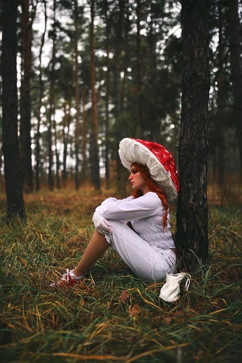 Mushroom Hat Photoshoot, Mushroom Photoshoot, Mushroom Costumes, Mushroom Sprite, Mushroom Outfit, Mushroom People, Mushroom Costume, Mushroom Girl, Fairy Photoshoot