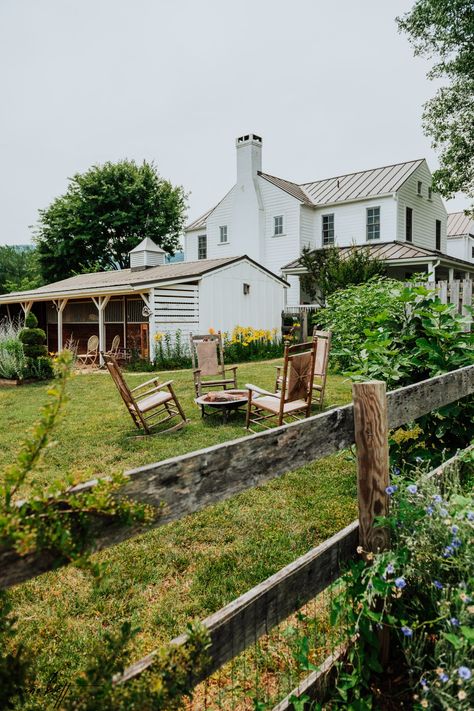 Virginia Escapes: The Farmhouse & Winery at Veritas – Travels With Nano Bed And Breakfast Aesthetic Exterior, Farm Bed And Breakfast, Old Farmhouse Exterior, Places To Visit In Virginia, Rural Aesthetic, Fantastic Scenery, Farm Vibes, Room Ideas For Men, Vibey Apartment