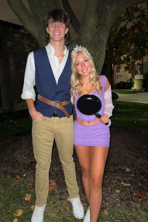 I'm absolutely saving all of these hilarious funny duo Halloween costumes. If you're looking for funny costume ideas for you and your friends, you have to check these out! So good! Repunzle Costume Idea Couple, Lady And The Tramp Halloween Costume, Rapunzel And Flynn Halloween Costume, Rapunzel And Eugene Halloween Costume, Boyfriend Halloween Costumes, Blonde Couple Costumes, Bachelorette Halloween Costume, Cinderella And Prince Charming Costume, Tangled Couples Costume