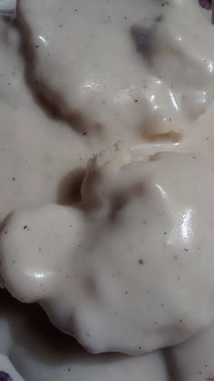 White Gravy Without Bacon or Sausage Grease White Gravy Recipe Easy, Breakfast Gravy Recipe, Homemade White Gravy, Home Made Gravy, White Gravy Recipe, Breakfast Gravy, Easy Gravy Recipe, Bacon Gravy, Southern Buttermilk Biscuits