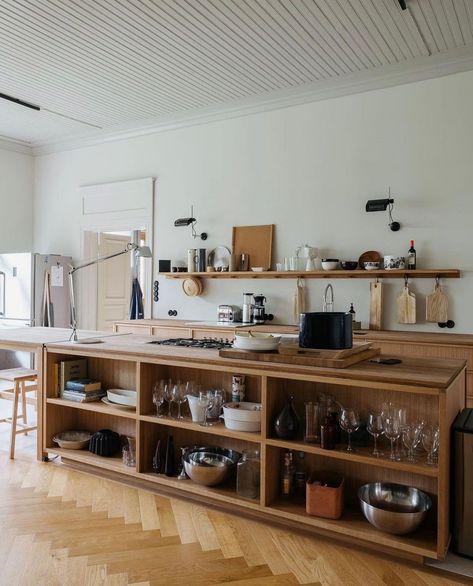 Counterless Kitchen, Vintage Kitchen Furniture, Japanese Wood Kitchen, No Cabinet Kitchen, Kitchen Open Storage, Open Kitchen Island, Open Storage Kitchen, Open Shelving Kitchen, Kitchen Island Furniture