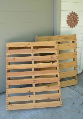 Simple Pallet Bike Rack : 4 Steps (with Pictures) - Instructables Pallet Bike Racks, Wood Bike Rack, Diy Bike Rack, Wood Bike, Pallet Bed, Wood Pallet Art, Bike Stand, Wood Pallet Projects, Pallet Art