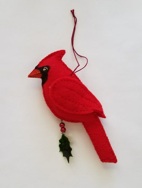 Stuffed Cardinal Pattern, Cardinal Felt Pattern, Felt Cardinal Ornament Pattern Free, Felt Cardinal Ornament, Felt Cardinal, Felt Birds Ornaments, Felt Ornaments Diy, Diy Felt Christmas Ornaments, Handmade Felt Ornament