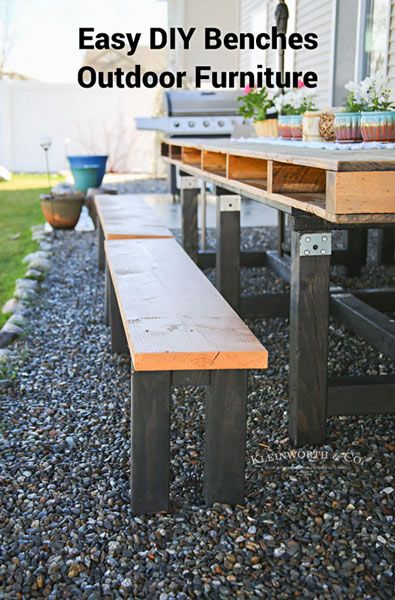 Easy DIY Benches - Outdoor Furniture Benches Diy, Homemade Outdoor Furniture, Diy Benches, Industrial Crafts, Diy Bank, Romantic Industrial, Diy Outdoor Seating, Wooden Outdoor Furniture, Garden Bench Diy