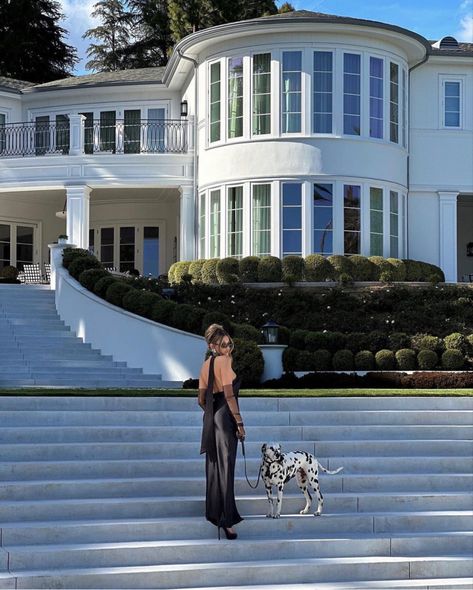 Rich People Houses, Classy Girl Aesthetic, Houses Aesthetic, Thirty Flirty And Thriving, Luxury Lifestyle Women, Architecture Model House, Luxe Life, Luxury Aesthetic, Future Lifestyle