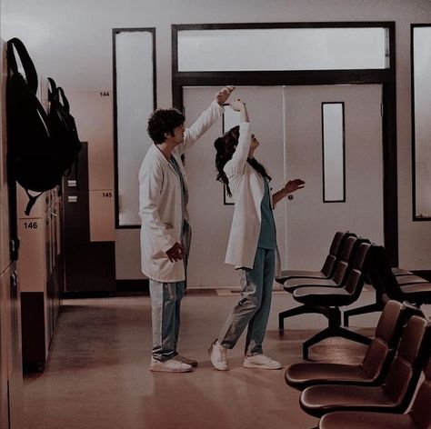 Med Couple Aesthetic, Hospital Love Aesthetic, Medical Couple Aesthetic, Medical Romance Aesthetic, Doctor Romance Aesthetic, Doctor And Lawyer Couple Aesthetic, Medical Life Aesthetic, Surgeon Couple, Doctor Astethic